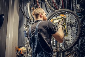 Réparation de vélo à Lyon : crevaison et changement de chambre à air ou de pneu