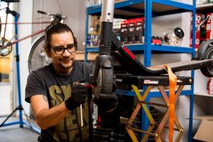 Réparation trottinette électrique à Lyon : crevaison et changement de pneu